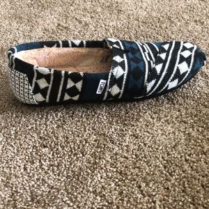 Brand new Women’s TOMS size 9